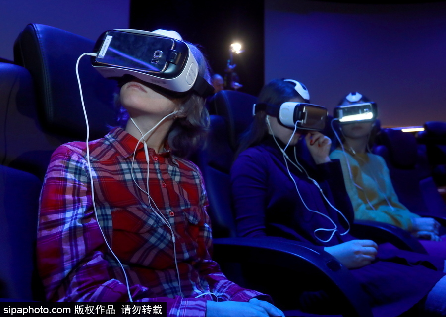 俄羅斯首個(gè)VR電影院開幕 比普通電影院更“好玩”