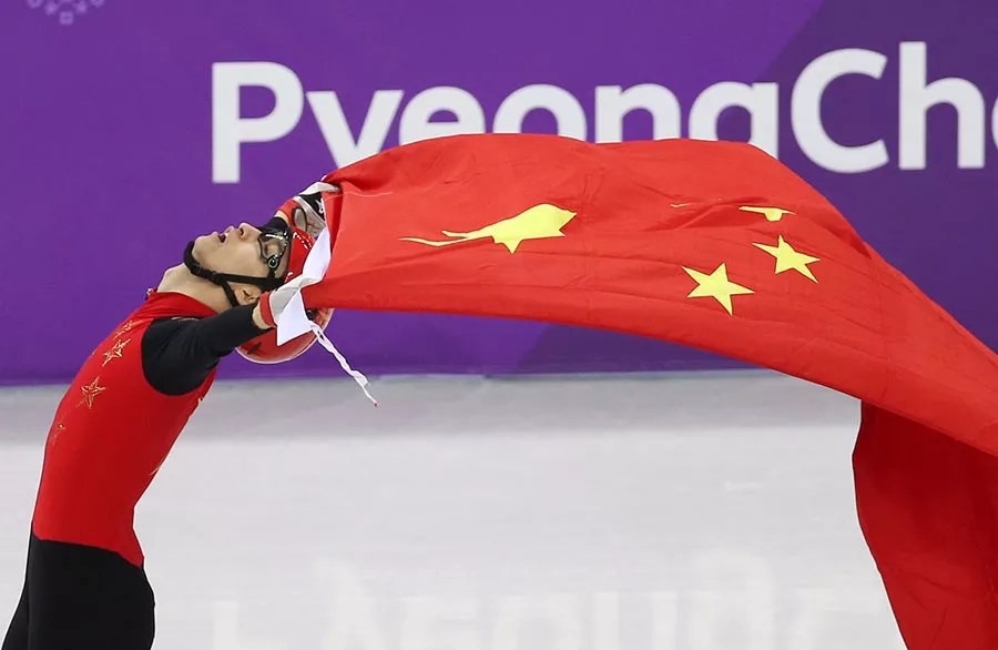 武大靖，征服世界的男子！外媒：表現(xiàn)堪稱完美！丨外媒說