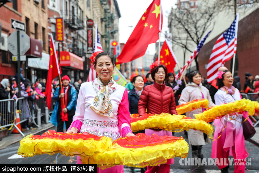 紐約唐人街迎接農(nóng)歷新年 中國(guó)傳統(tǒng)元素濃郁