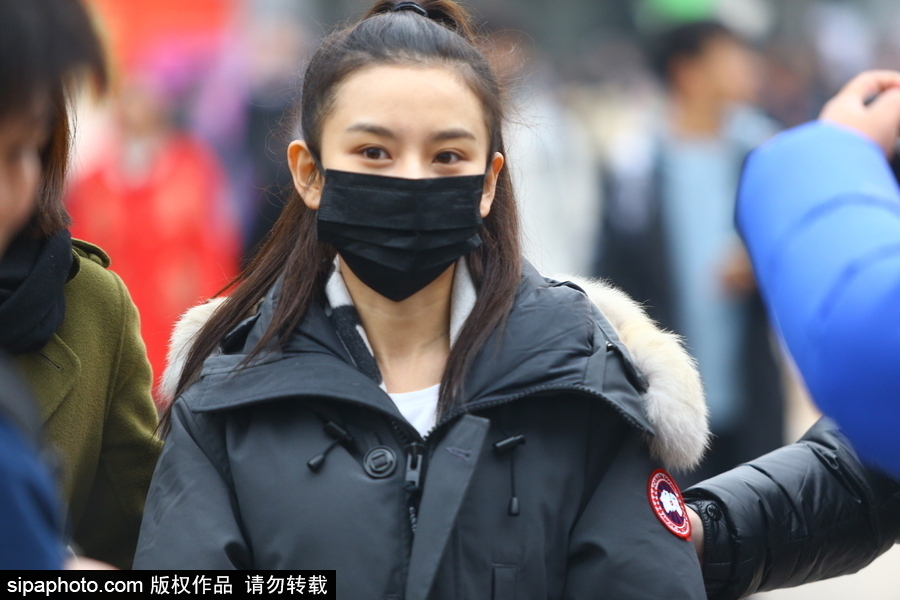宋祖兒現(xiàn)身北京電影學院藝考 素顏馬尾辮清爽靚麗
