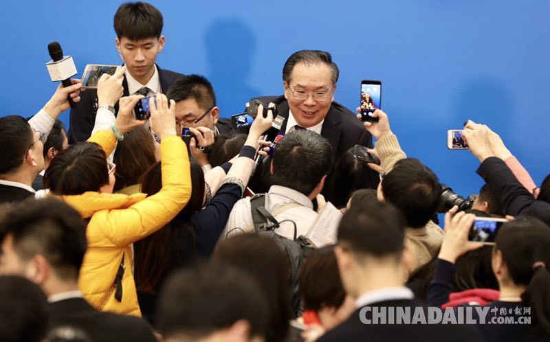 全國政協(xié)十三屆一次會(huì)議舉行新聞發(fā)布會(huì)