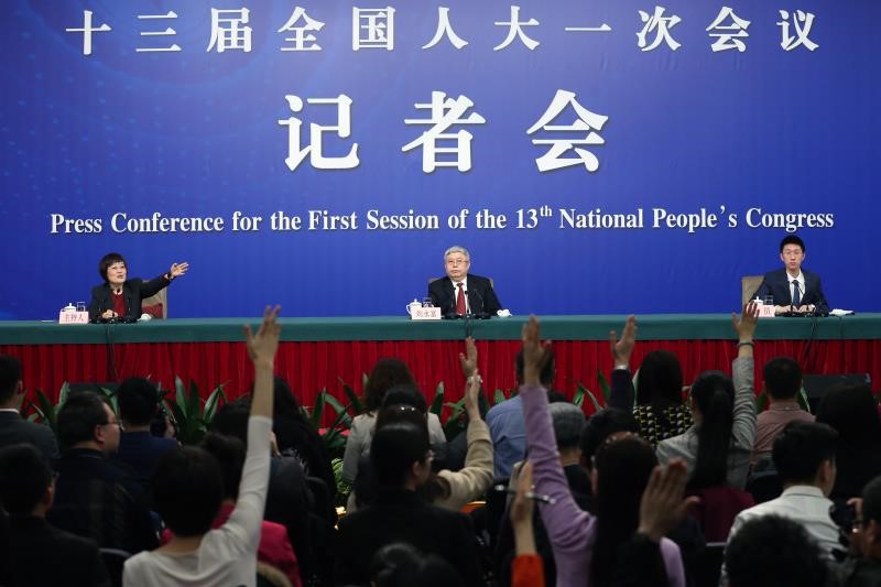 扶貧辦主任劉永富就“打好精準(zhǔn)脫貧攻堅(jiān)戰(zhàn)”答記者問(wèn)