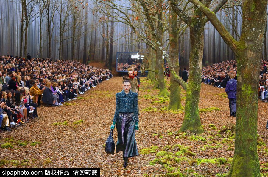炫酷！比衣服更夢(mèng)幻的是香奈兒的秀場(chǎng)布景