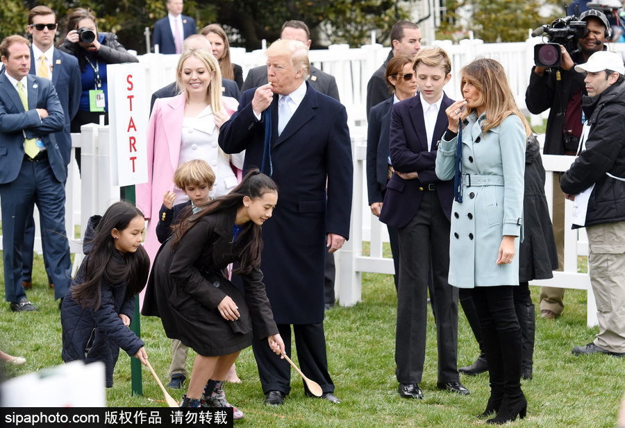 白宮舉行復活節(jié)滾彩蛋活動 “第一家庭”白宮南草坪狂歡