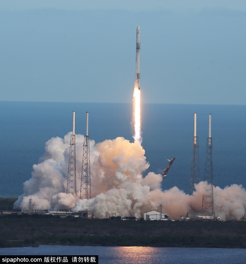 SpaceX發(fā)射“龍”飛船 為國際空間站運送補給