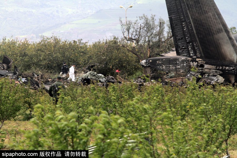 阿爾及利亞軍機(jī)墜毀257人遇難 現(xiàn)場(chǎng)畫面曝光