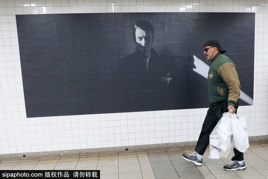 在美國(guó)地鐵遇見(jiàn)“大衛(wèi)·鮑伊” 主題展覽回顧“搖滾變色龍”一生