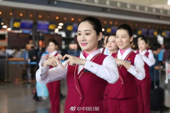 組圖：為青春點贊！空姐“快閃”致敬青年節(jié)