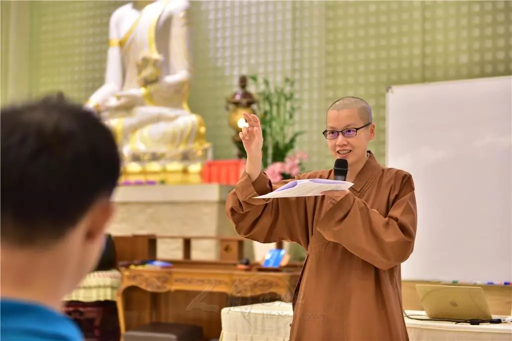 女僧人的超強(qiáng)英語(yǔ)口譯驚艷網(wǎng)友！這才是最正宗的佛系英文