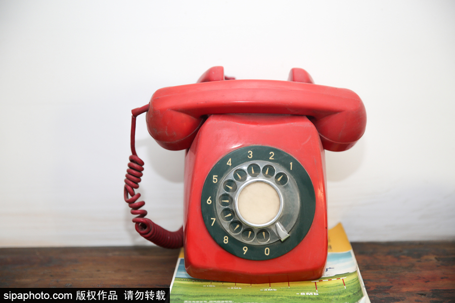 回顧改革開(kāi)放40年通訊工具變遷 90年代“大哥大” 3萬(wàn)元