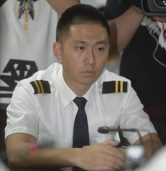 川航機(jī)長回憶生死備降驚魂一刻，這波操作簡直是奇跡！