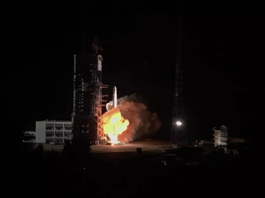 “鵲橋”號(hào)成功發(fā)射！將在地月之間搭建“通信中繼站”