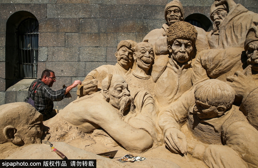 俄羅斯圣彼得堡沙雕節(jié)開幕 “兵馬俑”造型亮相吸睛