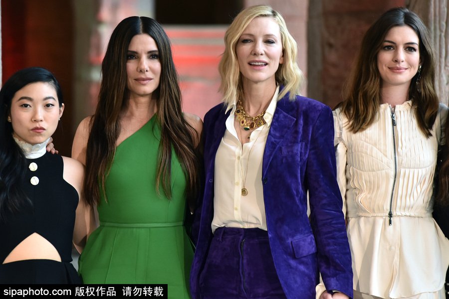 女王扎堆！布蘭切特、安妮·海瑟薇、桑德拉·布洛克現(xiàn)身新片發(fā)布會