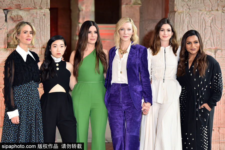 女王扎堆！布蘭切特、安妮·海瑟薇、桑德拉·布洛克現(xiàn)身新片發(fā)布會