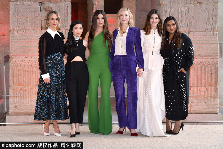 女王扎堆！布蘭切特、安妮·海瑟薇、桑德拉·布洛克現(xiàn)身新片發(fā)布會