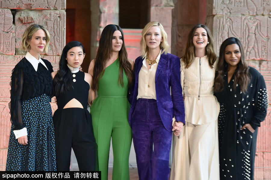 女王扎堆！布蘭切特、安妮·海瑟薇、桑德拉·布洛克現(xiàn)身新片發(fā)布會