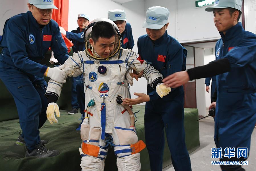 我國成功組織航天員沙漠野外生存訓練