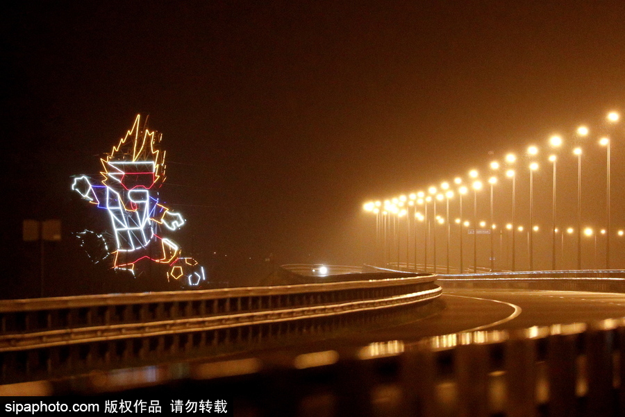 要不要這么萌！俄羅斯路邊一電力塔變身世界杯吉祥物