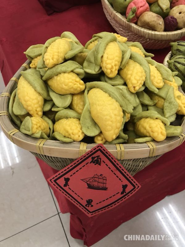 別樣的禮物！大學(xué)廚師為畢業(yè)生奉獻(xiàn)特色面點