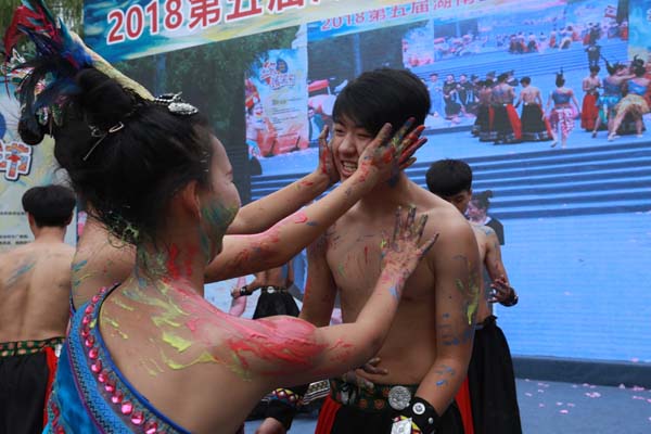 湘西土家摸泥節(jié)在北京啟動(dòng)，“摸泥示愛(ài)”展現(xiàn)民族文化魅力