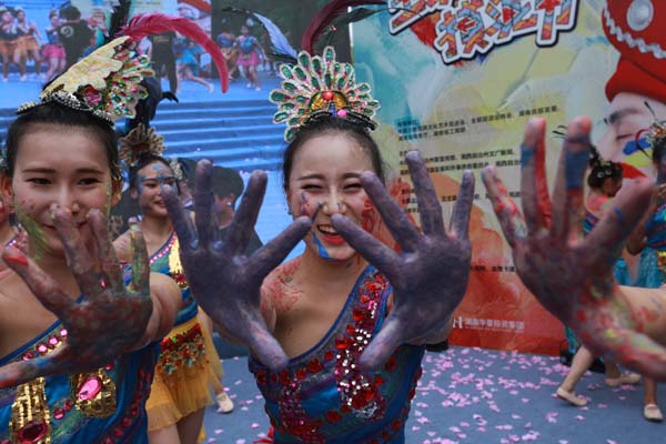 湘西土家摸泥節(jié)在北京啟動(dòng)，“摸泥示愛(ài)”展現(xiàn)民族文化魅力