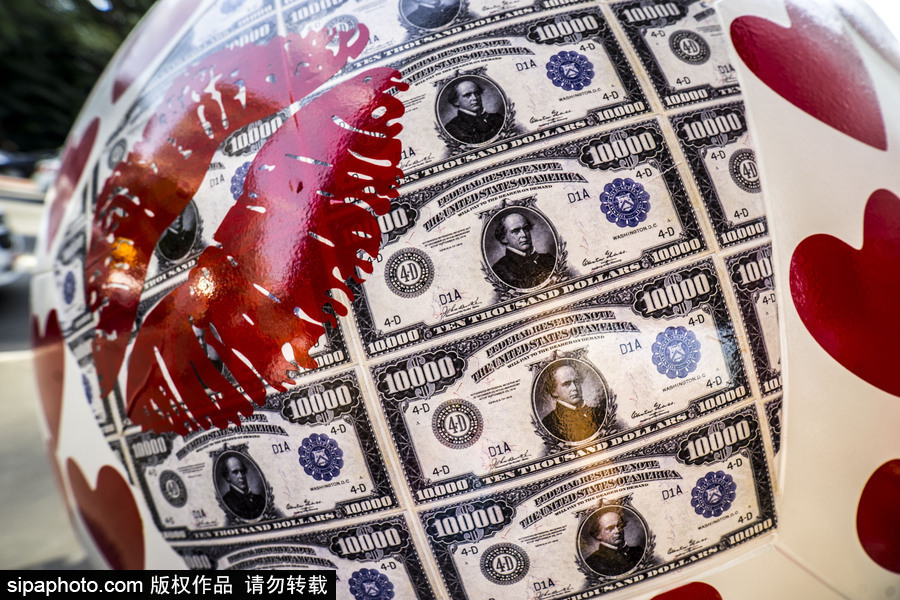 足球也是藝術(shù)品 巴西圣保羅街頭“足球大游行”色彩繽紛