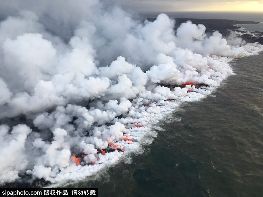 美國基拉韋厄火山持續(xù)活躍 巖漿流動似火龍