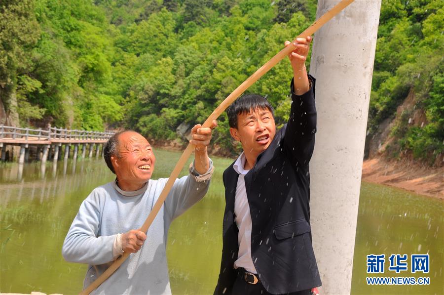 永不褪色的精神禮贊——獻(xiàn)給新時(shí)代的中國共產(chǎn)黨人