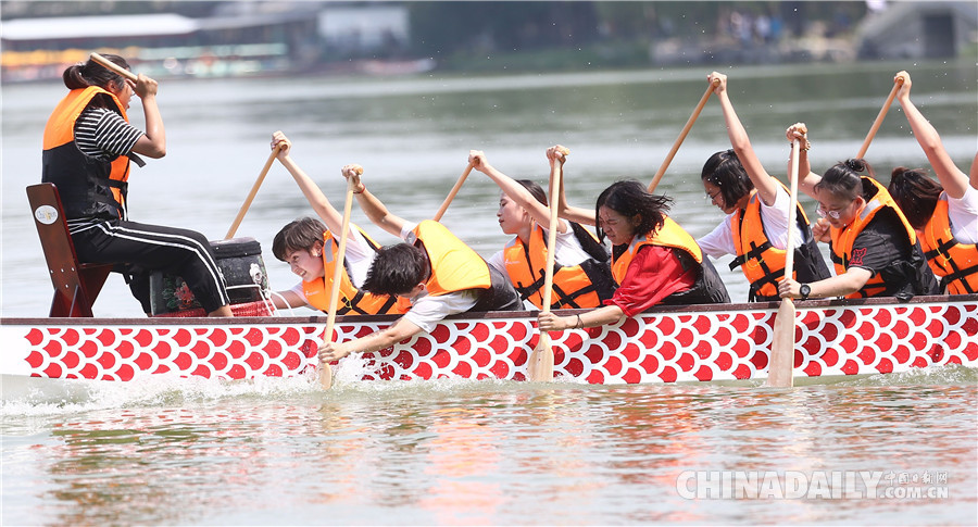 龍舟競(jìng)渡慶圓明園遺址公園開(kāi)放30周年