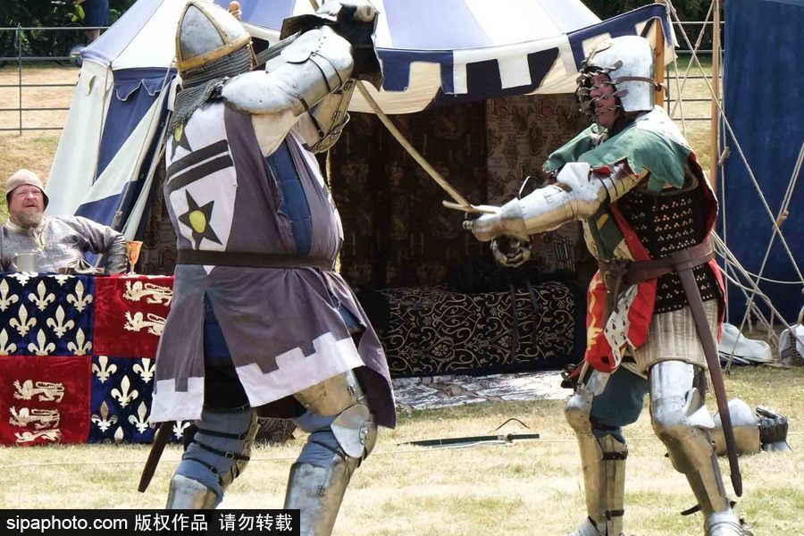 英國倫敦一公園上演“中世紀戰(zhàn)爭” 似穿越回冷兵器時代