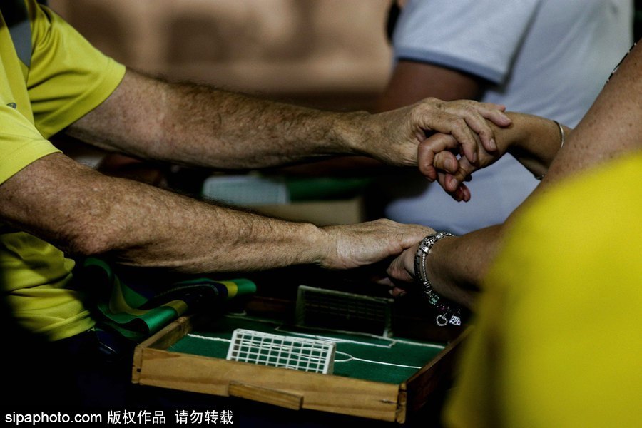 任何人都不愿缺席的世界杯 巴西視障聽(tīng)力障礙者“觀戰(zhàn)”助威