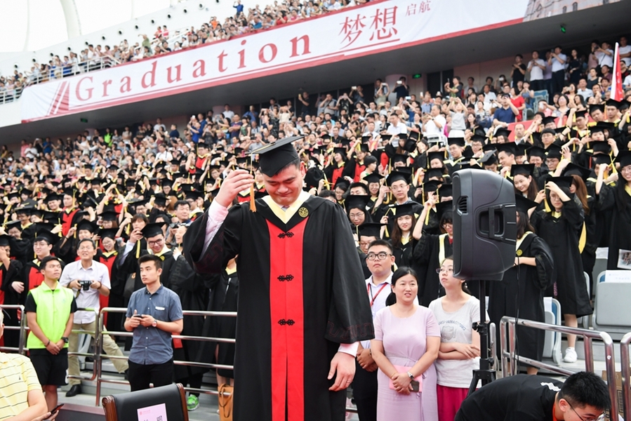 今天，姚明大學(xué)畢業(yè)了！