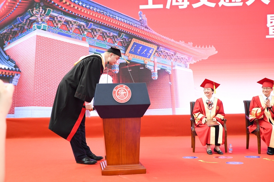 今天，姚明大學(xué)畢業(yè)了！