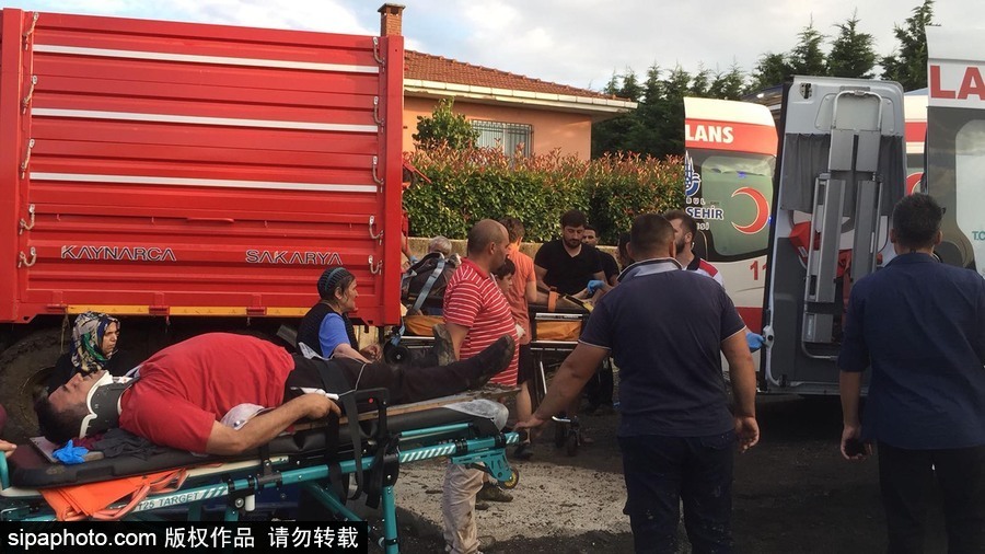 土耳其泰基爾達(dá)發(fā)生列車出軌事故 至少10人死亡
