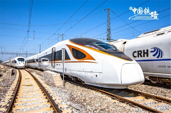 8月8日起京津城際鐵路實(shí)施新的列車(chē)運(yùn)行圖 復(fù)興號(hào)動(dòng)車(chē)組實(shí)現(xiàn)時(shí)速350公里運(yùn)行