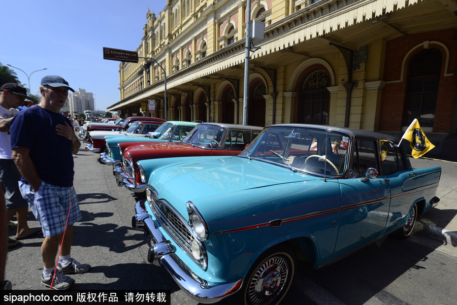 愛車人士大飽眼福！超百輛古董汽車在巴西圣保羅集會(huì)展出