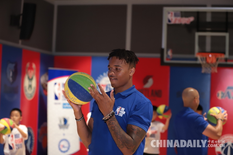 NBA中國(guó)賽腳步臨近，2017 NBA選秀狀元富爾茨現(xiàn)身上海