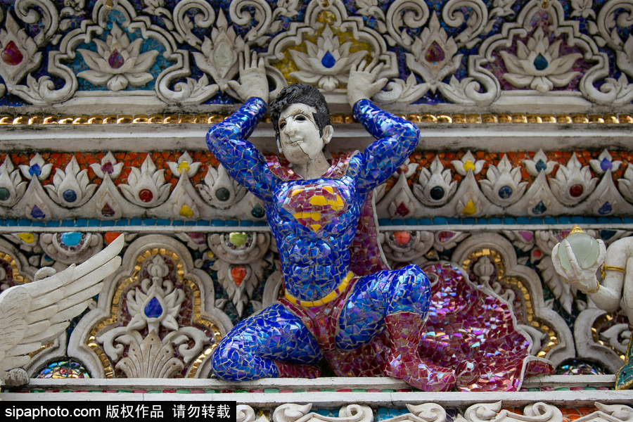 泰國曼谷一廟宇驚現(xiàn)超人、皮卡丘等動漫雕像 跨界裝飾創(chuàng)意無窮！