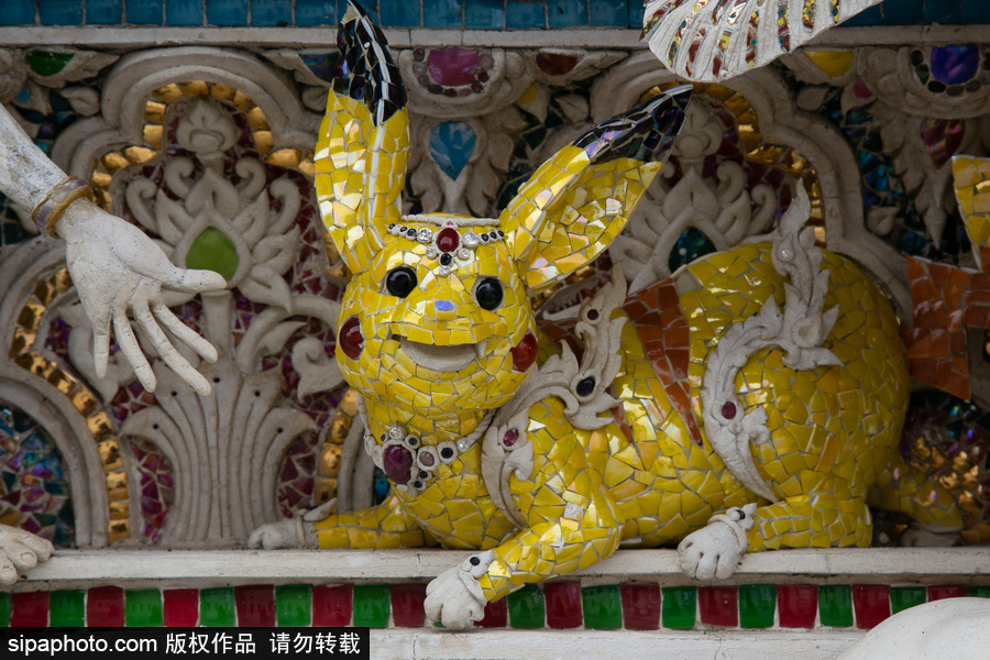 泰國(guó)曼谷一廟宇驚現(xiàn)超人、皮卡丘等動(dòng)漫雕像 跨界裝飾創(chuàng)意無(wú)窮！