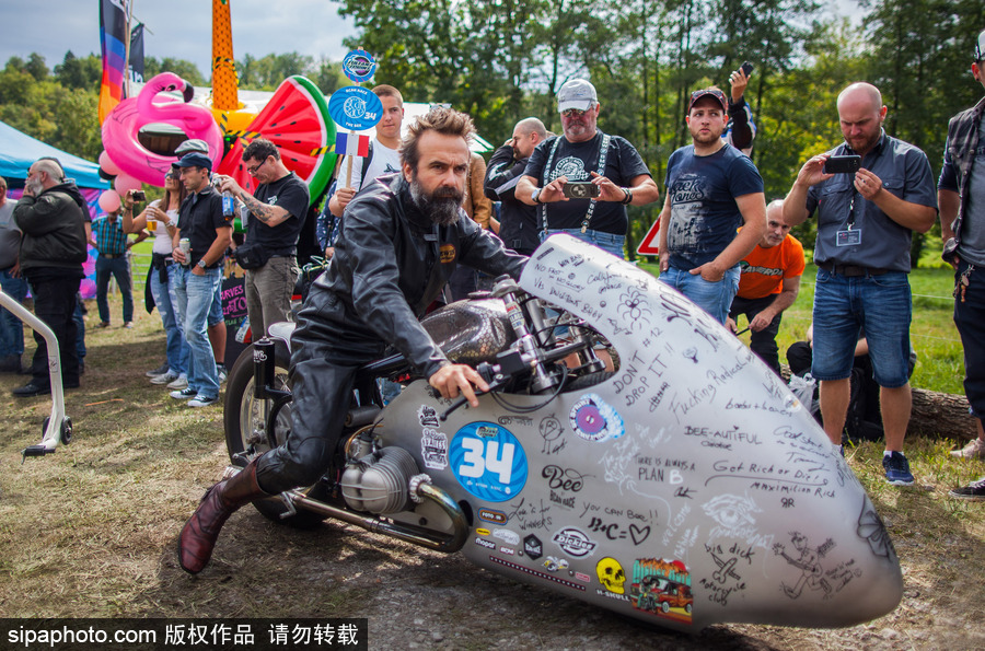 炫酷造型出盡風(fēng)頭！德國(guó)萊昂貝格成為摩托車愛(ài)好者的天堂