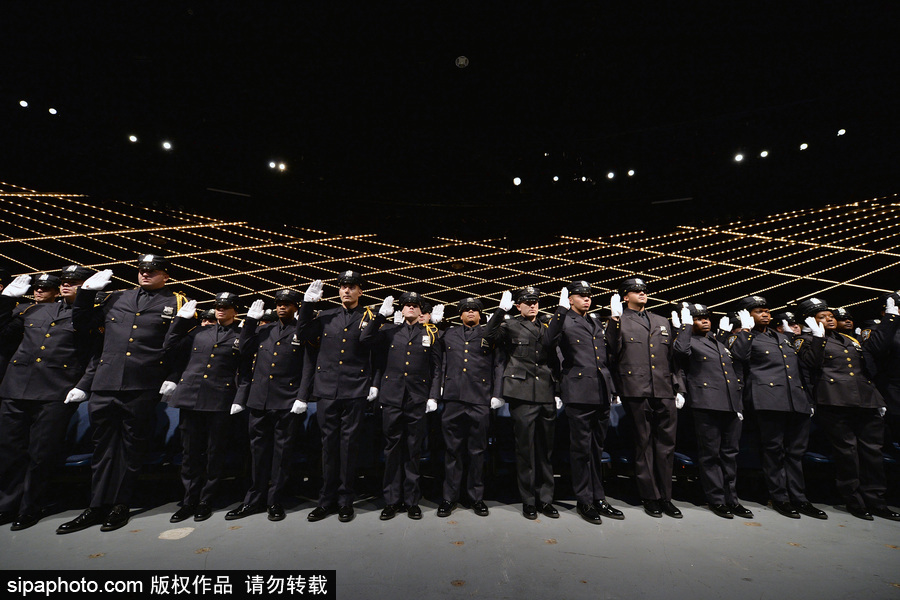 美國紐約：青春洋溢朝氣十足！紐約市警察學(xué)院畢業(yè)典禮盛大舉行