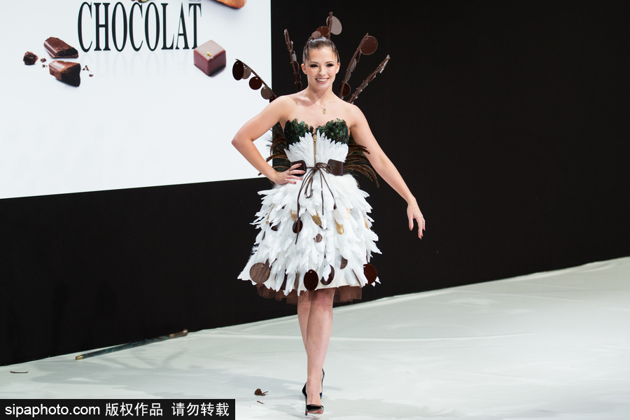“美味”的裙子？法國巴黎上演另類巧克力時裝秀