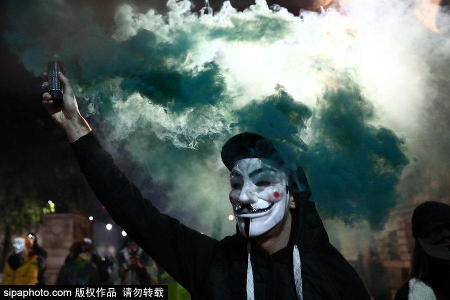 英國：蓋伊·?？怂怪暝俣热紵“偃f面具游行在倫敦舉行
