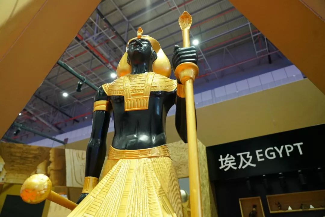 時(shí)政新聞眼｜開(kāi)幕式結(jié)束后，習(xí)近平“巡館”看了些什么？