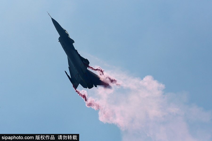 飛行表演“秀翻天”！ 珠海航展精彩瞬間不容錯(cuò)過