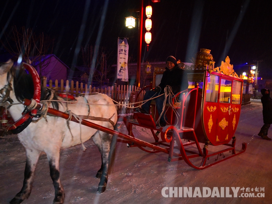 【改革開放40年】基層行：冬季來(lái)新疆滑雪！新疆可可托海實(shí)現(xiàn)工礦區(qū)到旅游區(qū)轉(zhuǎn)型