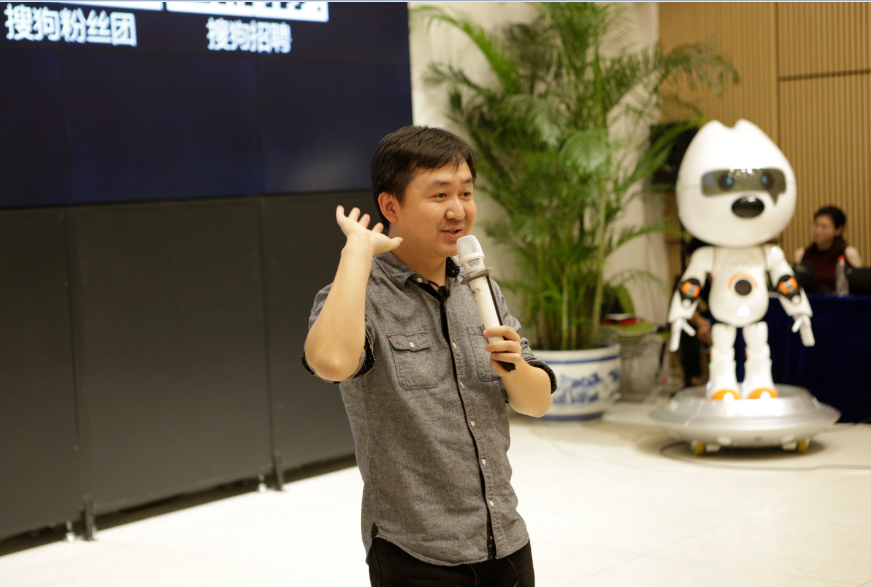 這家公司為了校招真是拼了：CEO現(xiàn)場(chǎng)freestyle滑板鞋，還請(qǐng)來機(jī)器