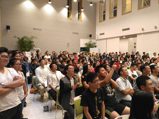 這家公司為了校招真是拼了：CEO現(xiàn)場(chǎng)freestyle滑板鞋，還請(qǐng)來機(jī)器