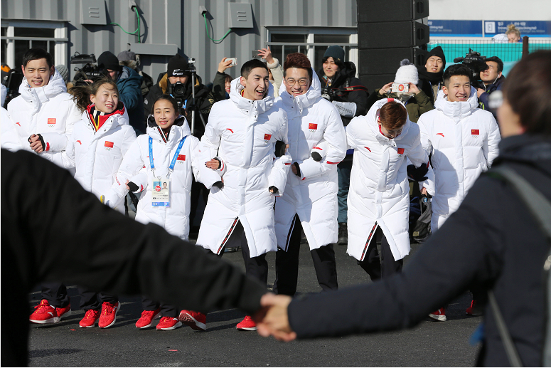平昌冬奧會中國體育代表團(tuán)升旗儀式在江陵運動員村舉行